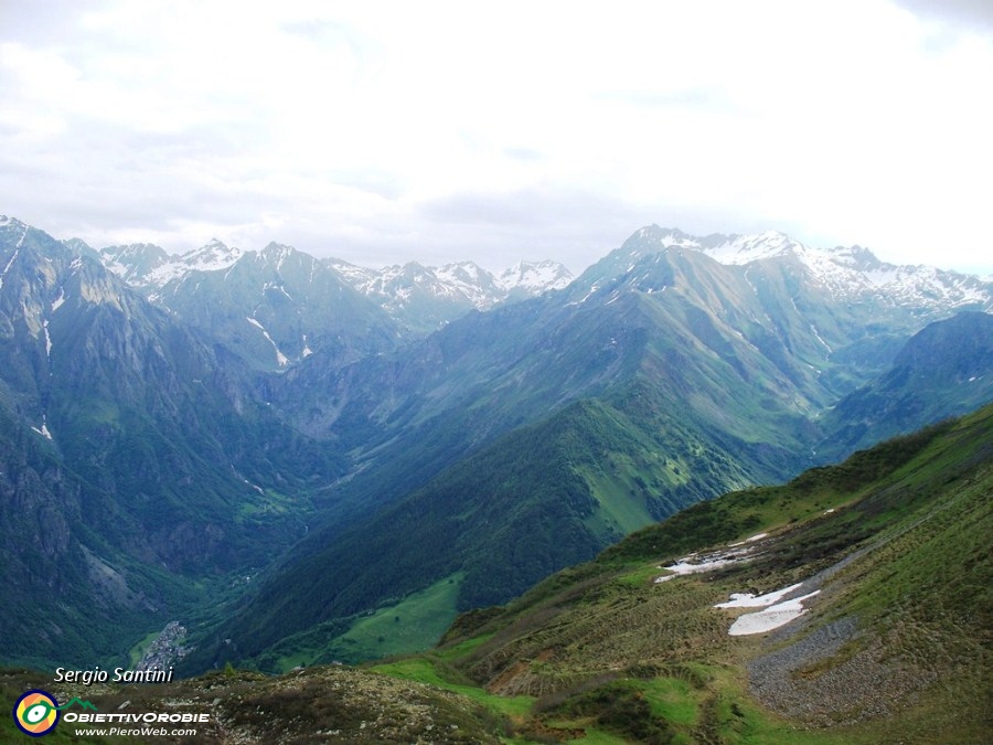 04 Spunta Valbondione con le sue cime.JPG